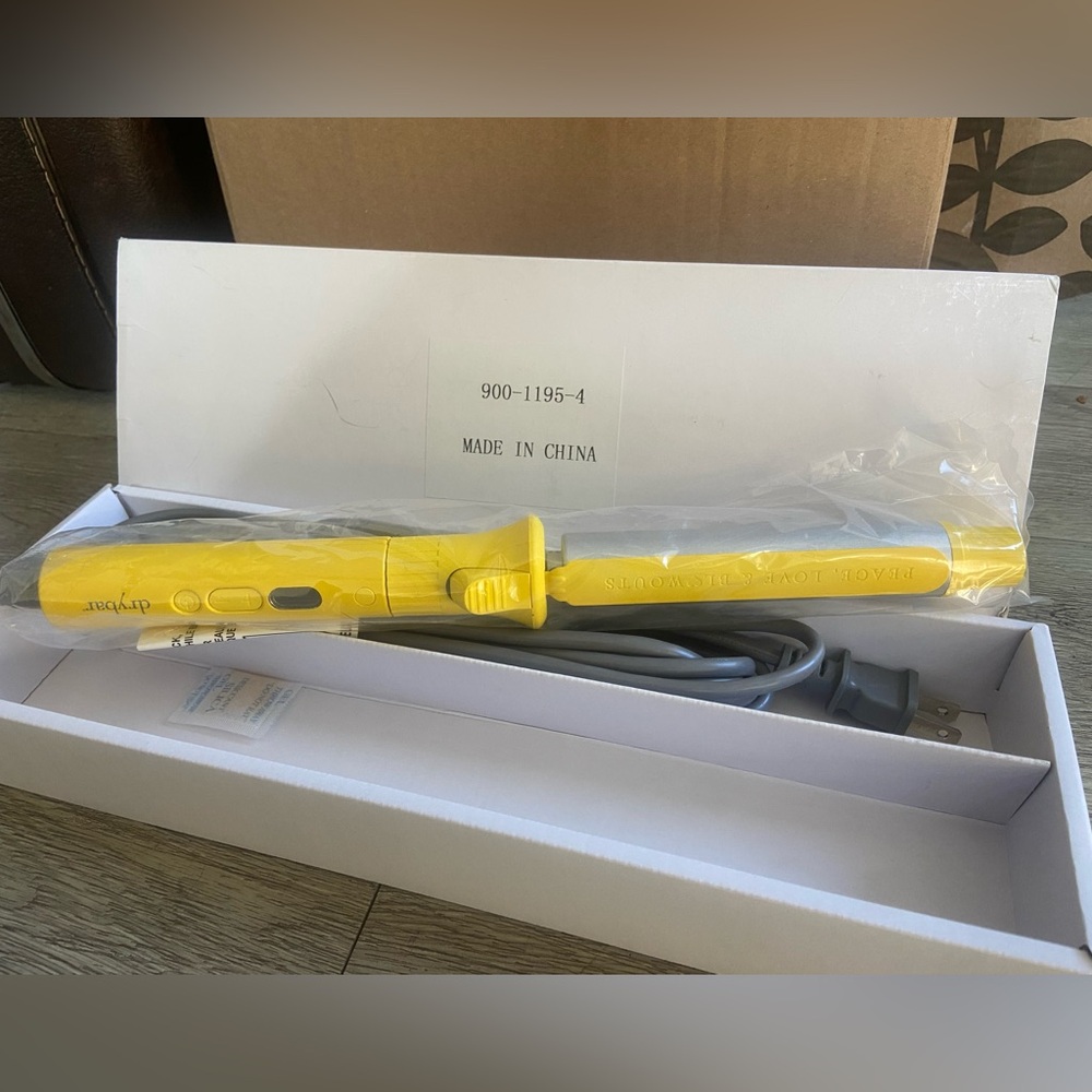 - FULL SIZE DRYBAR BRAND NEW 3DAY BENDER 1INCH DRYBAR CURLER